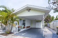 Lovely 1 Bedroom Unit Across from Lido Key Beach Hotels near Lido beach