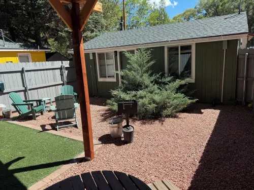 Downtown Green Gable Bungalow with AC, Fully Fenced Yard, W/D, 2 Smart TVs, WiFi - 4성급