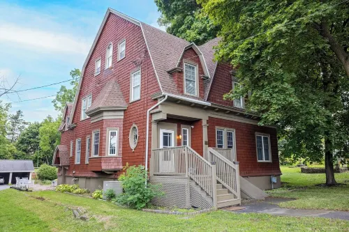 Historical Home Close To Downtown Hotels in Geneva