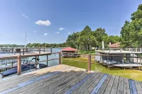 Tool Waterfront Home w/ Hot Tub & Fire Pit! - Homestays