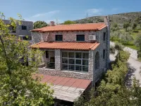 Villa near Lampini with Private Pool -  Ferienhäuser