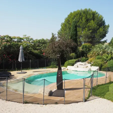 Premium villa with garden and pool, Lambesc Отели в г. Ламбеск