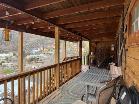 3-Bedroom Cabin in Old Bisbee