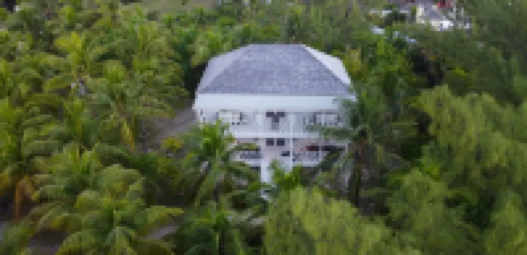 Hibiscus Hill Guest House - Elegant Garden Oasis, Pink Sand Bch 4 Bedroom Home