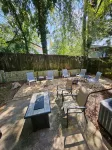 Cozy retreat in Athens - convenient location, walk to Five Points, close to UGA.