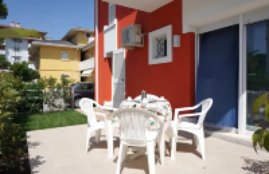 Modern Apartment with Private Garden