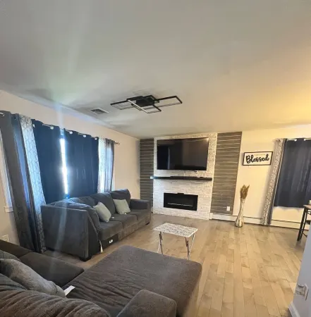 Charming 3BR Home in Massapequa – Quiet, Clean & Comfortable Отели рядом с достопримечательностью «Плантинг Филдс Арборетум»