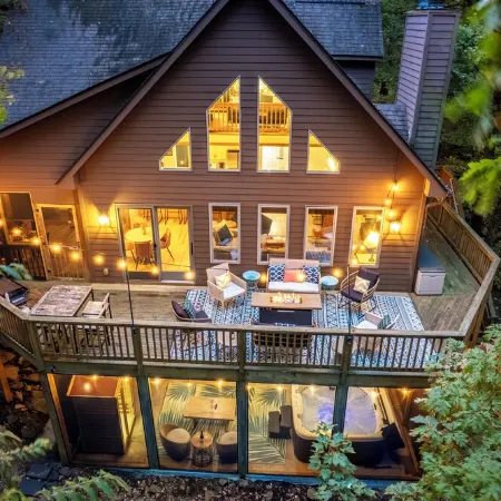 Blue Ridge Bliss 9BR/6BA: 2 Homes Across the Street from each other! Sleeps 24