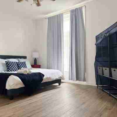 Spacious and Modern Apt in Downtown Evansville in a Historic Victorian Home Rooms