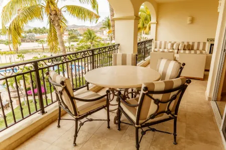 Las Mananitas E3301 2 Br by Casago Отели рядом с достопримечательностью «Isis Healing House Alternative Therapies & seven Zenses Cabo Spa»