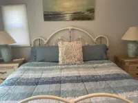 Warm and Cozy Home in Quiet Neighborhood!! LLC Hotels in Spring Hill