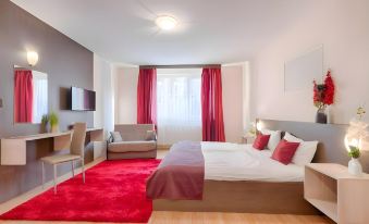 Triple M Hotel