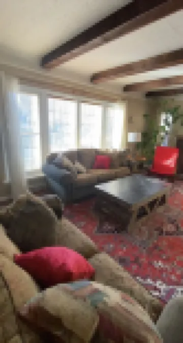 Charming home in Shaker Heights 謝克海茨酒店