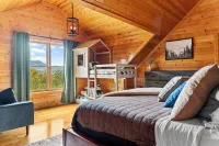 Luxury Cabin w/View! Sleeps 22, Movie Rm, Game Rm!