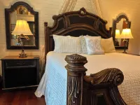 In the Heart of Apalachicola~Walk Everywhere~Ebony Rouge Suite~Majestic Jewel Hotel a Apalachicola