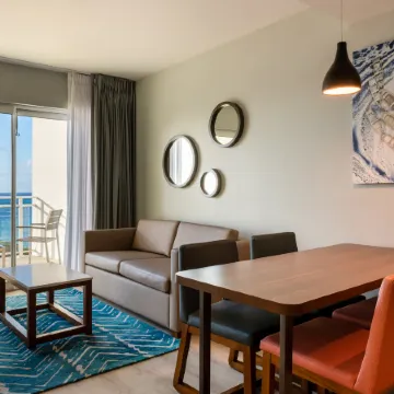 Embassy Suites by Hilton Aruba Resort Отели рядом с достопримечательностью «Пляж Палм-Бич»