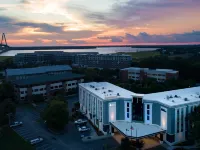 Hotel Indigo 查爾斯頓 - 快樂山 鄰近Patriots Point Cold War Submarine Memorial的酒店