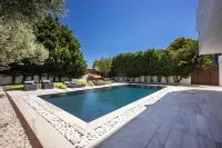 Infinity White Complex by GK Hospitality Group - sul mare