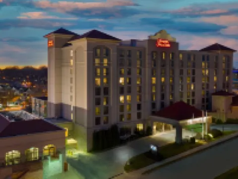 Hampton Inn & Suites Kansas City-Country Club Plaza Hotels near Kansas City Zoo & Aquarium