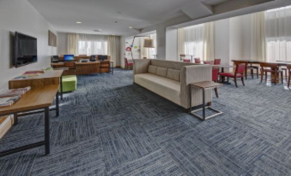 Holiday Inn Express & Suites LONDON by IHG