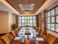 City Lodge Hotel Pinelands Hotels near Athlone Stadium