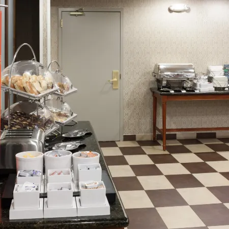 Hampton Inn & Suites Cedar Rapids - North