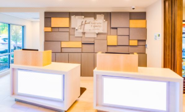 Holiday Inn Express & Suites RUSSELLVILLE by IHG