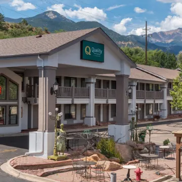 Quality Inn & Suites Manitou Springs at Pikes Peak Отели рядом с достопримечательностью «Музей Гоуст Таун (Город-Призрак)»
