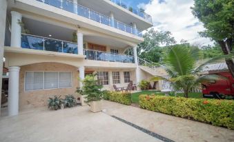 2 Guests 1Bed Studio 3Min to Beach and Main Street