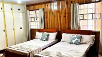3 Bedroom House in the Heart of Baguio with Garage - Bungalow