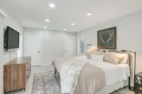 Bright and Modern Home 2 Mi to Presque Isle Airport - Wifi