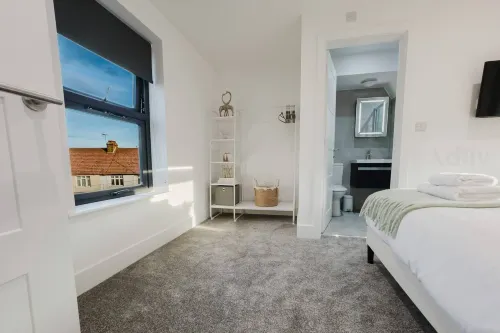 Luxury Seaside Home Parking, Sleeps 8 By Adliv