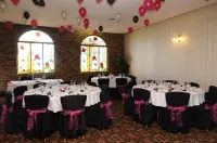 McNevins Warwick Motel