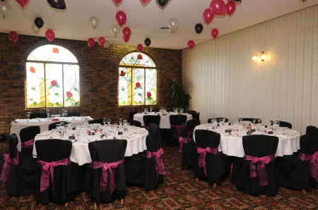 McNevins Warwick Motel