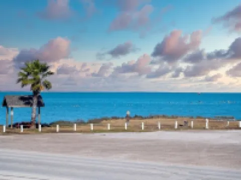 Waterfront Views in Rockport–FultonStay at Our Charming Motel Room. Hotels in Fulton