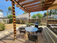 Quiet Heights Hideaway Walk to Restaurants - Bungalows