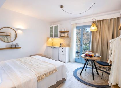Yploui Suites 1 in Kira Panagia