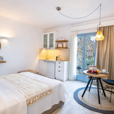 Yploui Suites 1 in Kira Panagia