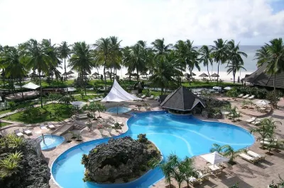 Diani Reef Beach Resort &amp; Spa - Your Beachfront Bliss Awaits Hoteles en 