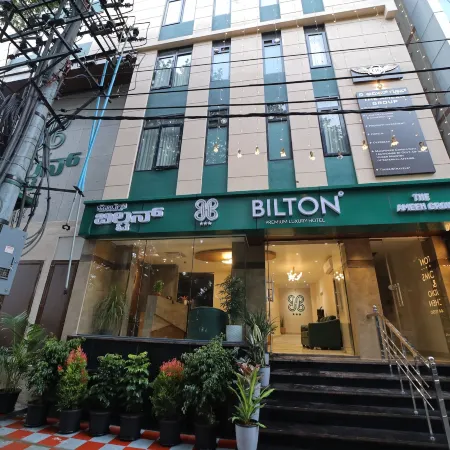 Hotel Bilton Wilson Garden Near Nimhans Hospital Отели рядом с достопримечательностью «Торговый квартал Ганди-Базар»