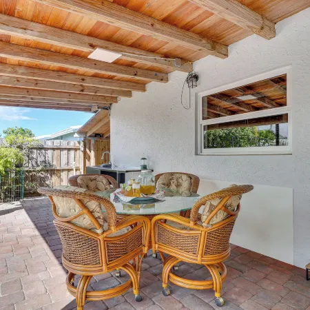 Fish, Swim & Relax Poolside! Deerfield Beach Oasis
