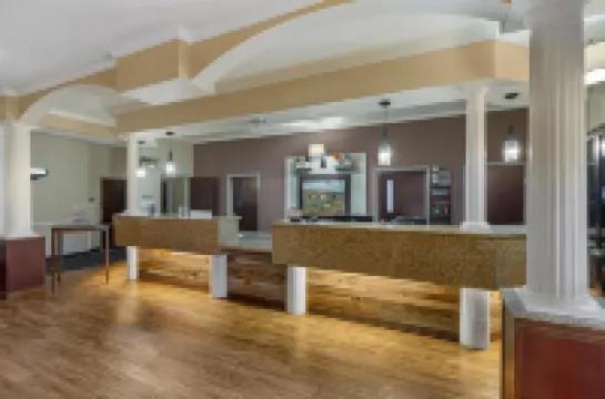 Best Western Plus Shamrock Inn  Suites