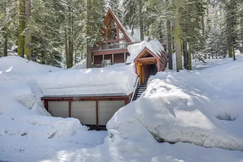 Donner Lake Views: Rustic Truckee Cabin! - pantai