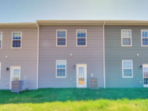 ทาวน์โฮมน่ารัก < 1 ไมล์ไปที่สวนสัตว์และถ้ำลูเรย์! โรงแรมในPage County