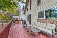 Walk to Beach: Lakefront Pocono Escape w/ Fire Pit - Wifi