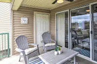 Branson Retreat w/ Balcony & 18-Hole Golf Course! - 주차장