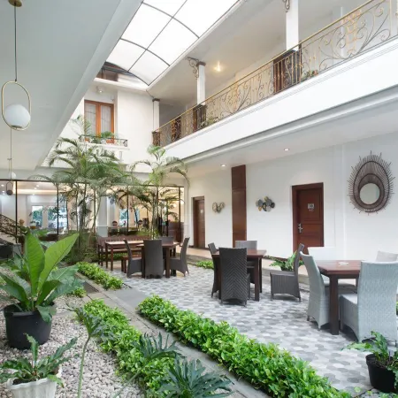 Tryas Hotel