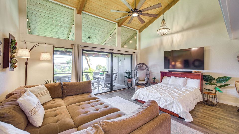 Chic Waikoloa Condo w/ Lanai + Complex Pools!
