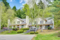 Charming Jackson Mountain Retreat on Golf Course! - 3-Star