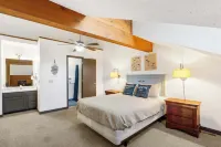 Rustic Shore Cabin Stay for 6